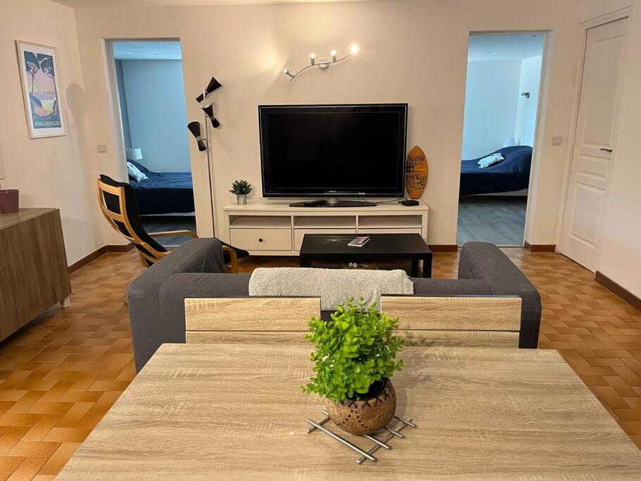 Bas De Villa 70M2 Independant Avec Espace Jacuzzi Prive Ле-Лаванду Экстерьер фото
